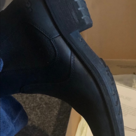 UGG BOOTS SIZE 7 - only worn a few times - Picture 7 of 8